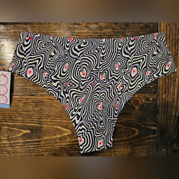 Cheek Boss No Show Cheekies panties - size XL. Color - Heart Vortex - Picture 3 of 8